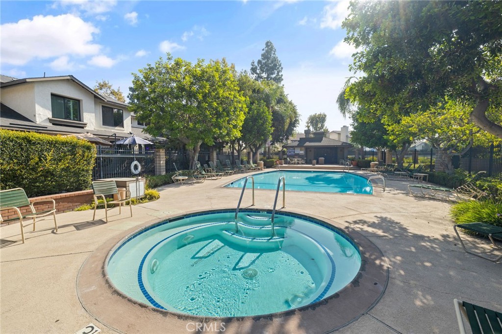 Lakeview Townhomes - Residential