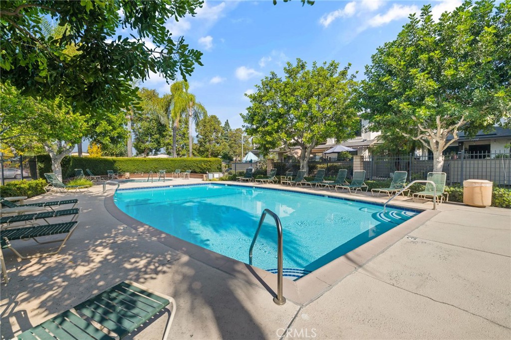 Lakeview Townhomes - Residential