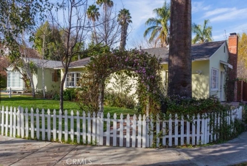 Photo of 5223 Alhama Drive, Woodland Hills, CA 91364 (MLS # SR25200484)