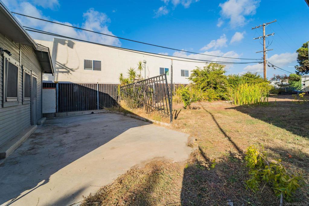 Mixed Use Development opportunity on a 12,040 SF LOT! Located in the SDA and Complete Communities Zoning overlay allowing you to build up to 105 units with a 6.5 FAR! The overlay permits expanded construction beyond the standard zoning CN-1-4. The flat/level terrain simplifies development and the two existing structures—a 2 bed, 1 bath home and a detached 2-car garage—only give you more opportunities to develop! Positioned for growth, this property promises a lucrative venture in a high-potential locale.