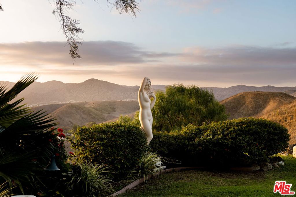28611 Bamfield Drive, Agoura Hills CA 91301