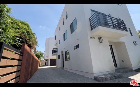 Photo of 4017 MONTCLAIR Street #4019, Los Angeles, CA 90018 (MLS # 26892399)