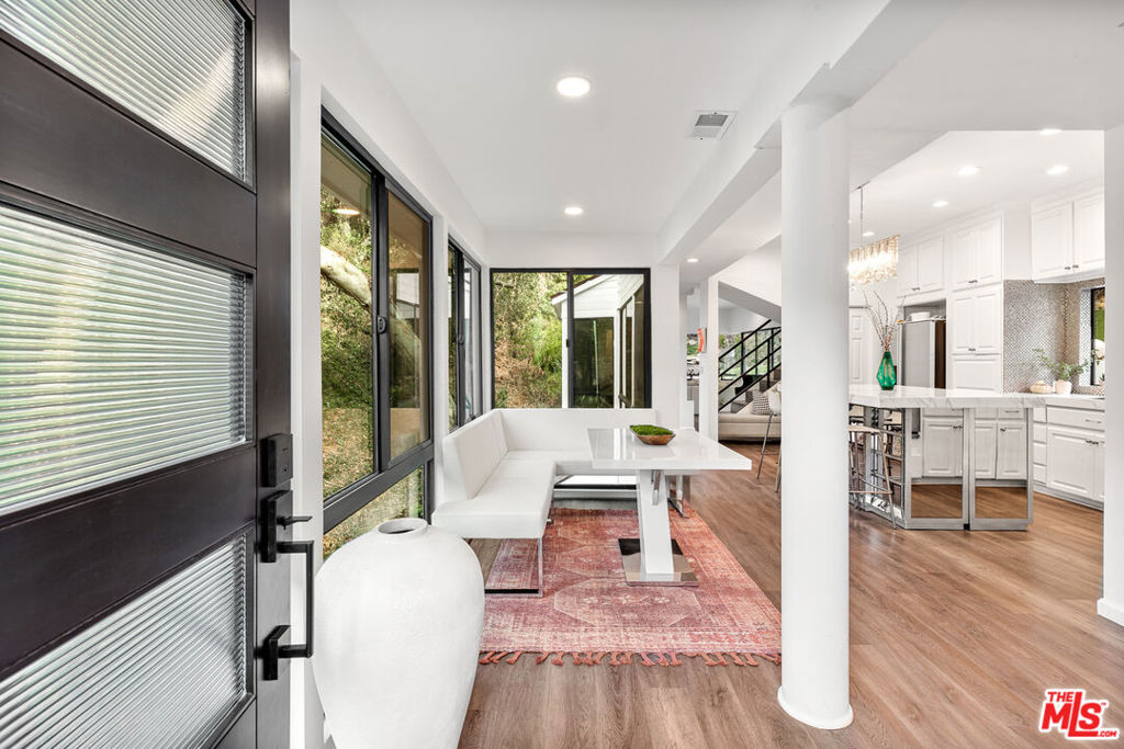 2350 Benedict Canyon Drive