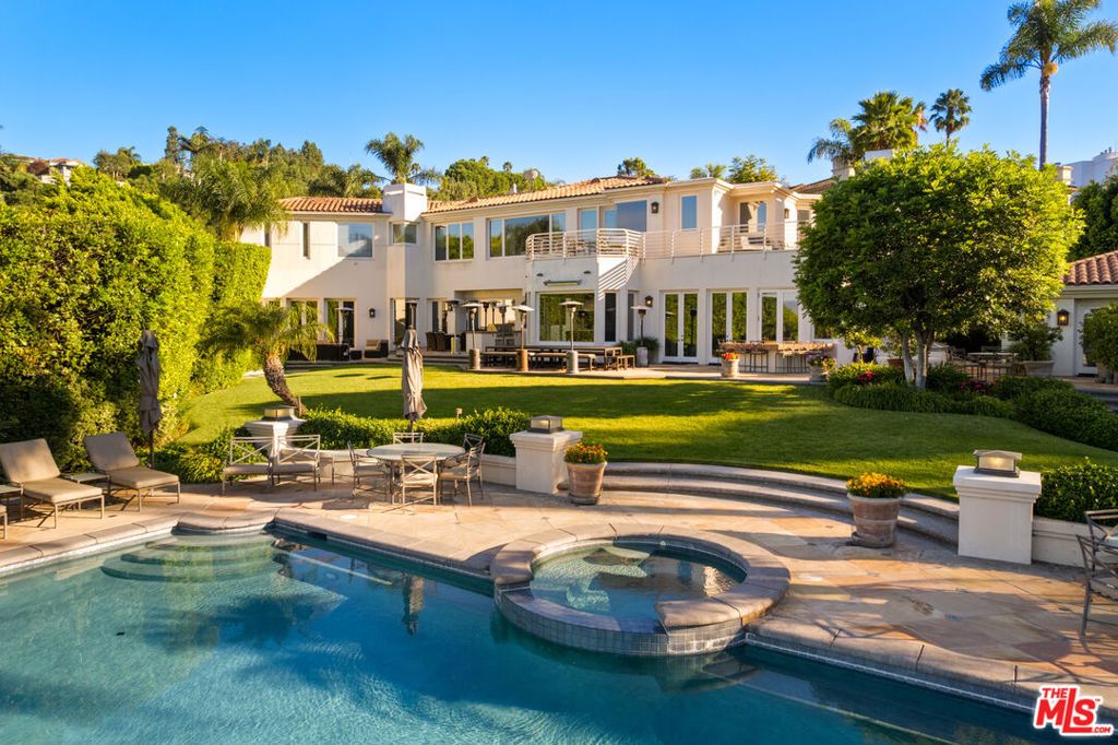 Photo of 14035 Aubrey Road, Beverly Hills, CA 90210 (MLS # 25626001)