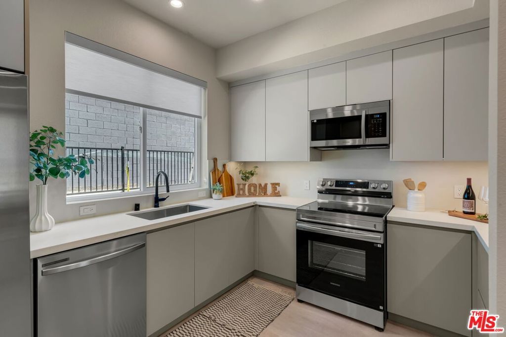 Photo of 117 Plymouth Street, Inglewood, CA 90302 (MLS # 25627479)