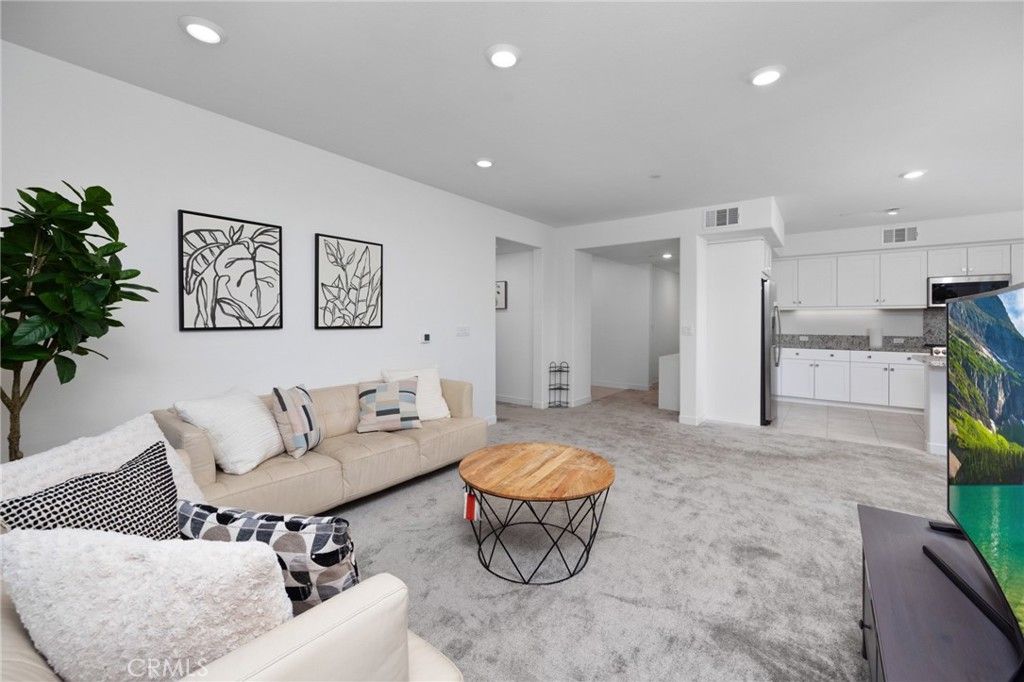 listing image 130723756209287646128