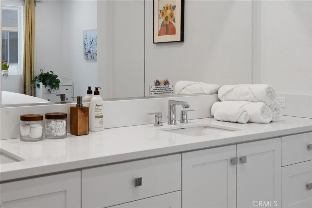 listing image 130725992621339276673
