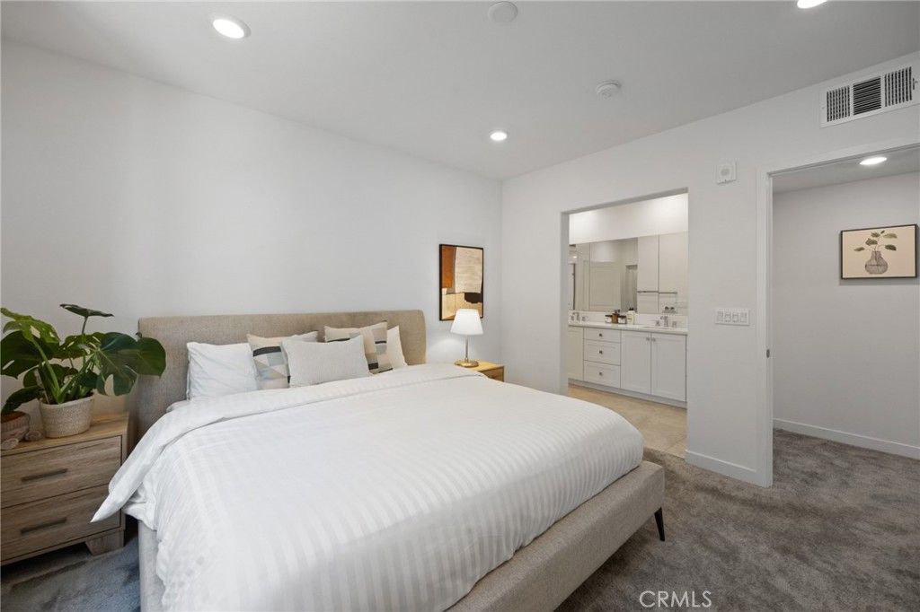 listing image 130728113883124396960