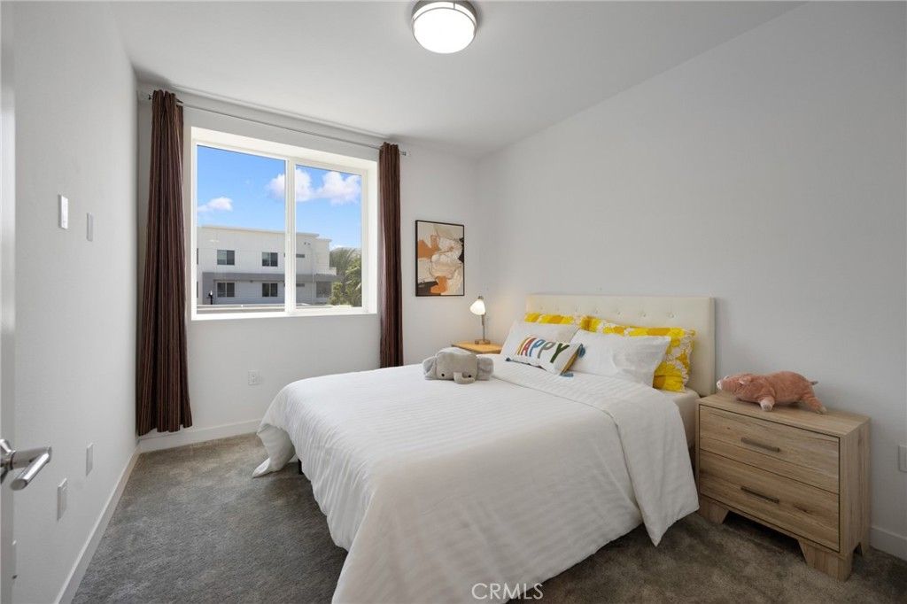 listing image 130728793233174586678