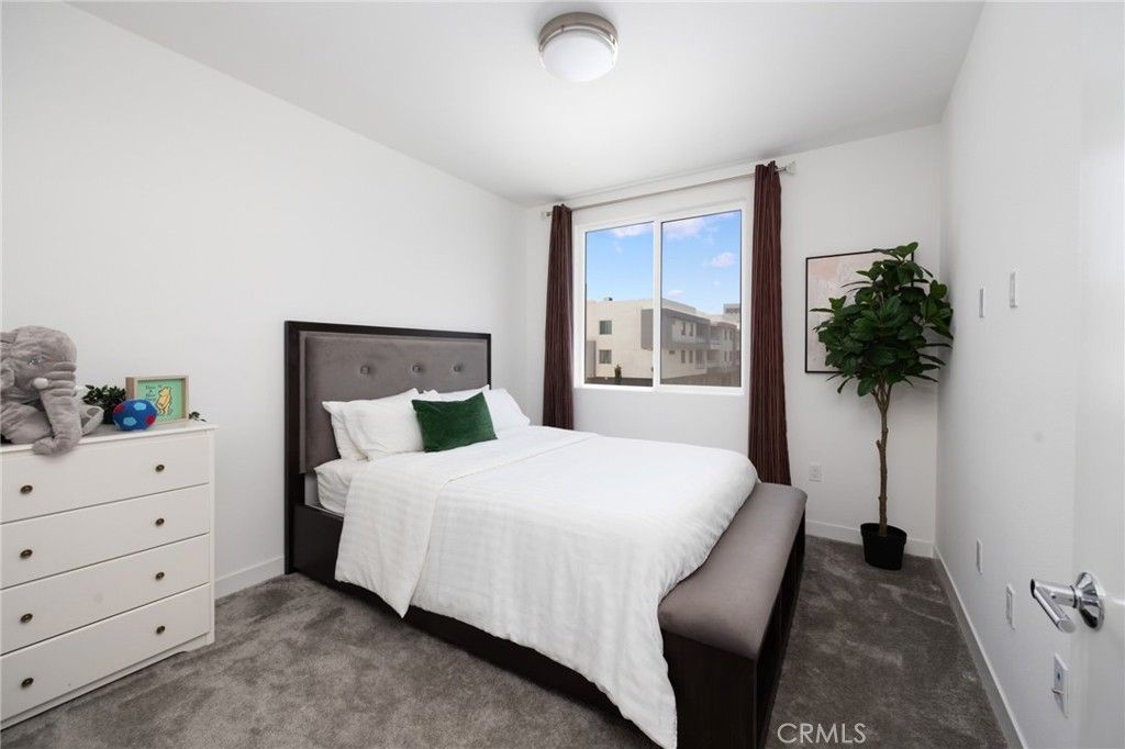 listing image 130720631089215555962