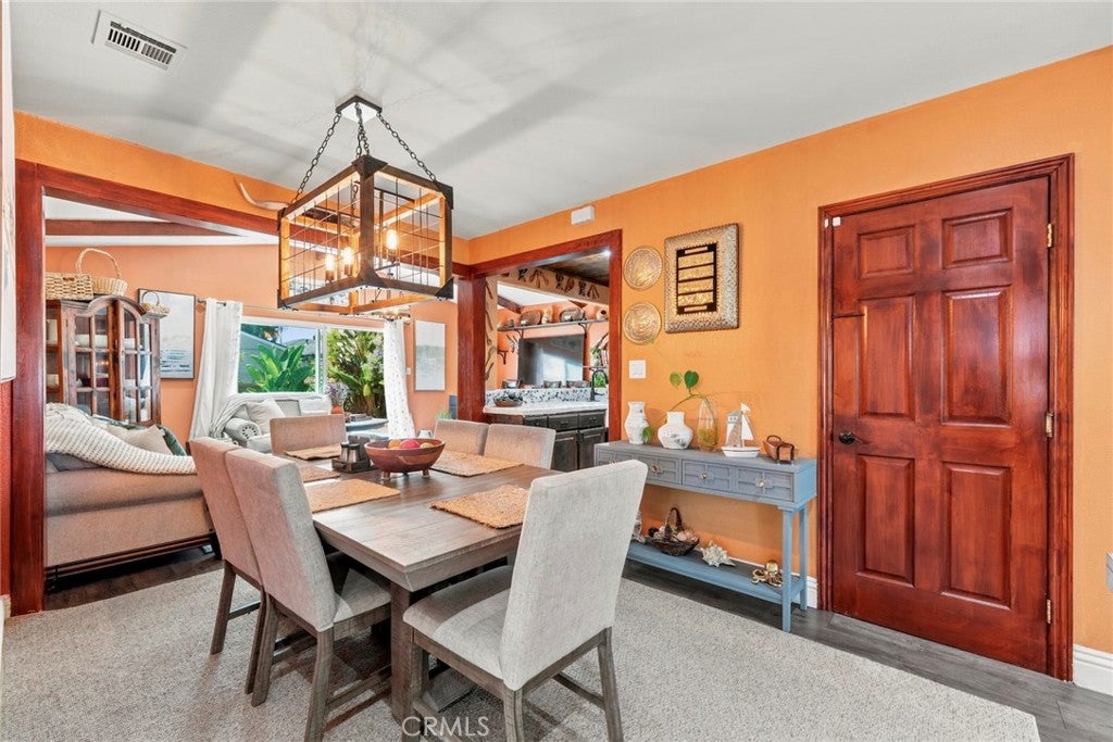 2526 E 220th