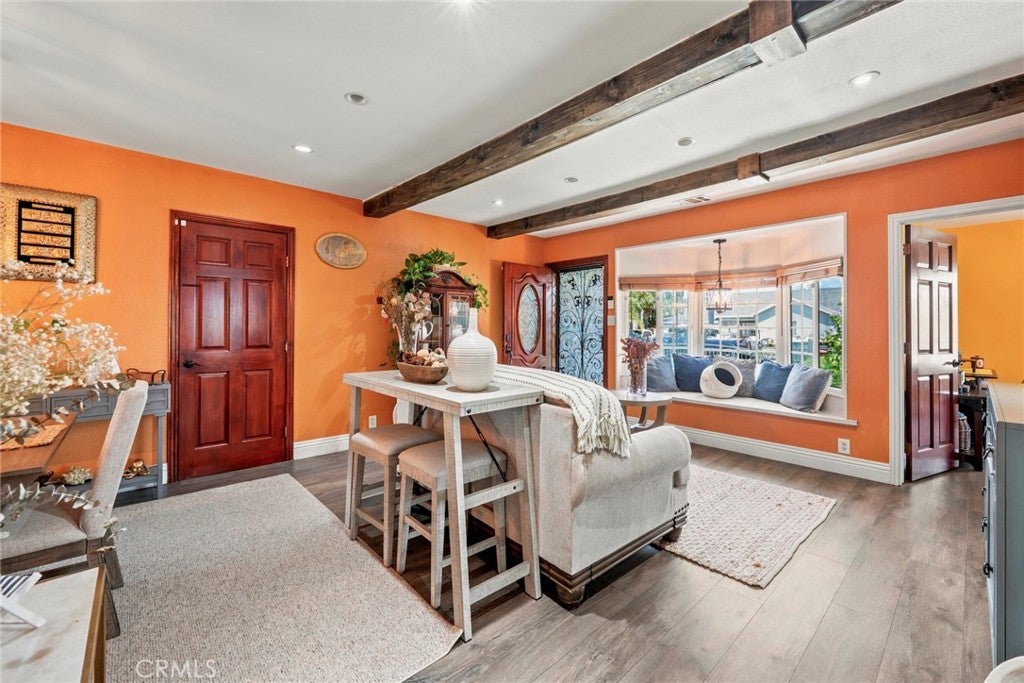 2526 E 220th