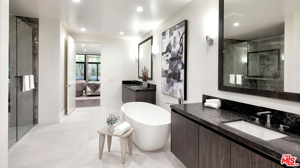 Photo of 425 N Palm Drive #102, Beverly Hills, CA 90210 (MLS # 25630999)