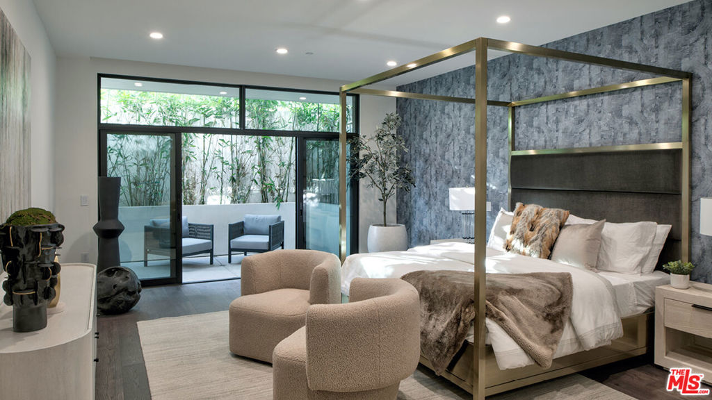 425 N Palm Drive 102