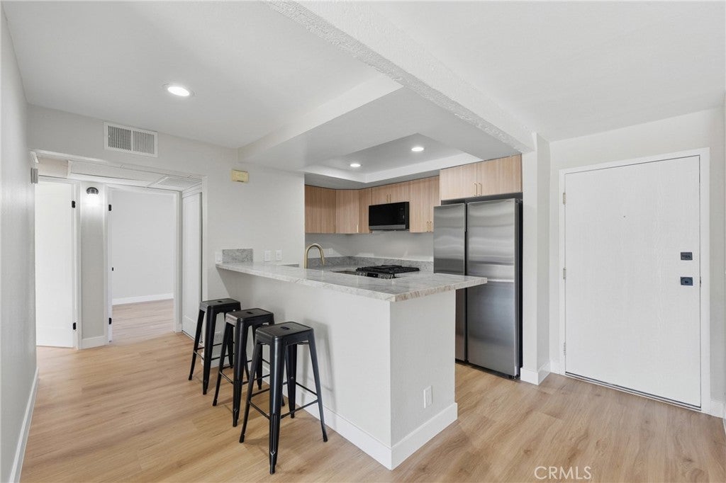 6275 Canoga 68