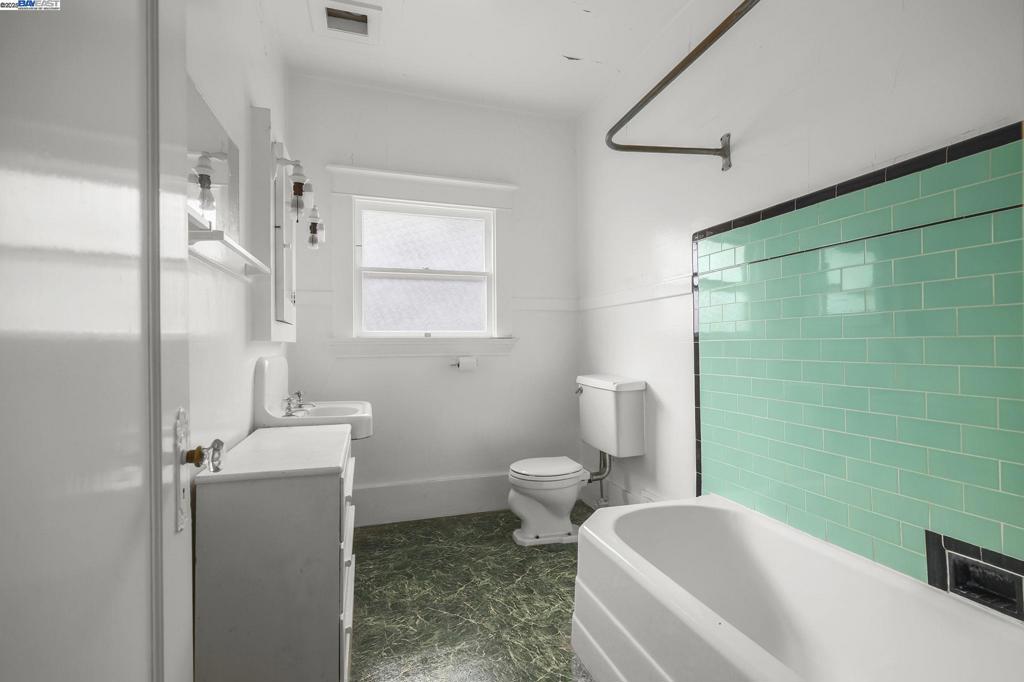 CLAREMONT - Residential
