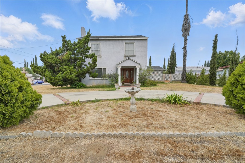 BIG OPPORTUNITY FOR A DEVELOPER! LARGE CORNER LOT! GREAT LOCATION!
Attention developers and investors! Don’t miss this rare opportunity to acquire a spacious corner lot in the heart of Panorama City. This property offers immense potential—whether you’re looking to split the lot into two parcels, build an additional unit (ADU), or expand the existing home, this is a chance to maximize value in a high-demand area.
Opportunity for versatility and located on a wide, tree-lined street with easy access to major freeways, schools, and shopping, this lot is perfect for a new construction project or a smart long-term investment.
Opportunities like this don't come often. Act fast—the possibilities are big on Reedley Street!