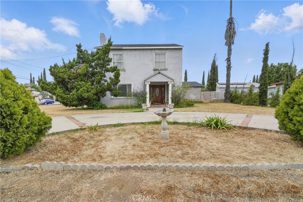 BIG OPPORTUNITY FOR A DEVELOPER! LARGE CORNER LOT! GREAT LOCATION!
Attention developers and investors! Don’t miss this rare opportunity to acquire a spacious corner lot in the heart of Panorama City. This property offers immense potential—whether you’re looking to split the lot into two parcels, build an additional unit (ADU), or expand the existing home, this is a chance to maximize value in a high-demand area.
Opportunity for versatility and located on a wide, tree-lined street with easy access to major freeways, schools, and shopping, this lot is perfect for a new construction project or a smart long-term investment.
Opportunities like this don't come often. Act fast—the possibilities are big on Reedley Street!