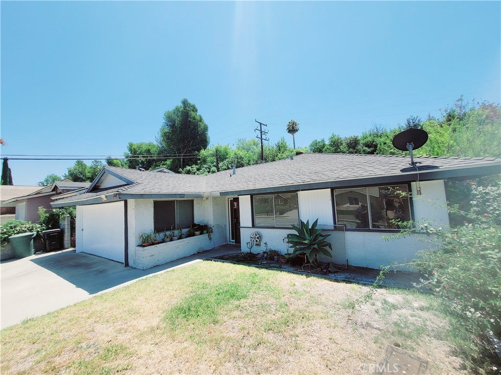 Beautiful, single-story home in West Covina neighborhood . This home is move-in-ready with four bedrooms and two bathrooms. Newly remodeled interior with new paint and floors. It has a fireplace and Central A/C unit. The backyard is a perfect size with patio cover and garden fruit trees. Property is conveniently located near shopping malls and fine restaurants and with easy access to Freeways 60, 57, and 10.