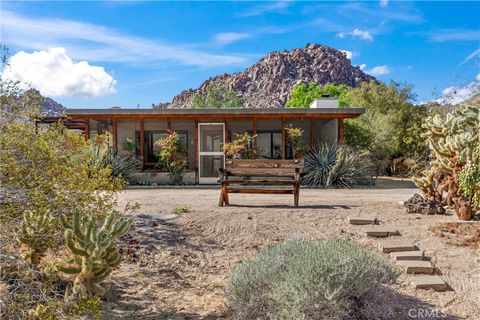 Photo of 63773 Hollinger Rd, Joshua Tree, CA 92252 (MLS # JT26089848)