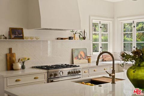 Photo of 827 Lorraine Boulevard, Los Angeles, CA 90005 (MLS # 26664745)