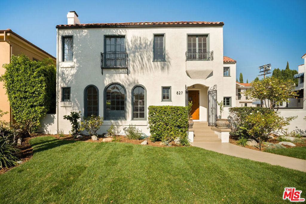 Photo of 827 Lorraine Boulevard, Los Angeles, CA 90005 (MLS # 26664745)