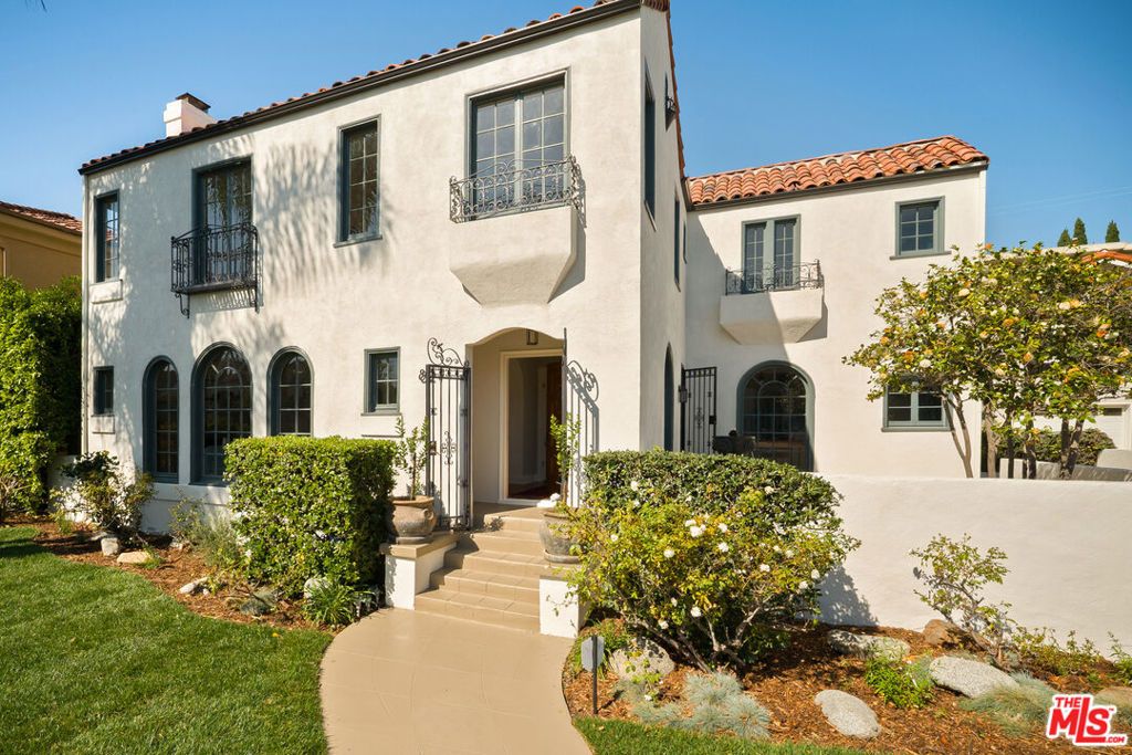 Photo of 827 Lorraine Boulevard, Los Angeles, CA 90005 (MLS # 26664745)