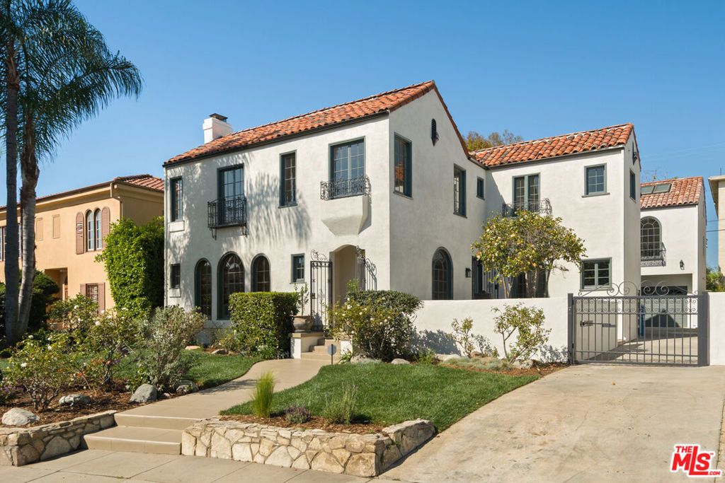 Photo of 827 Lorraine Boulevard, Los Angeles, CA 90005 (MLS # 26664745)