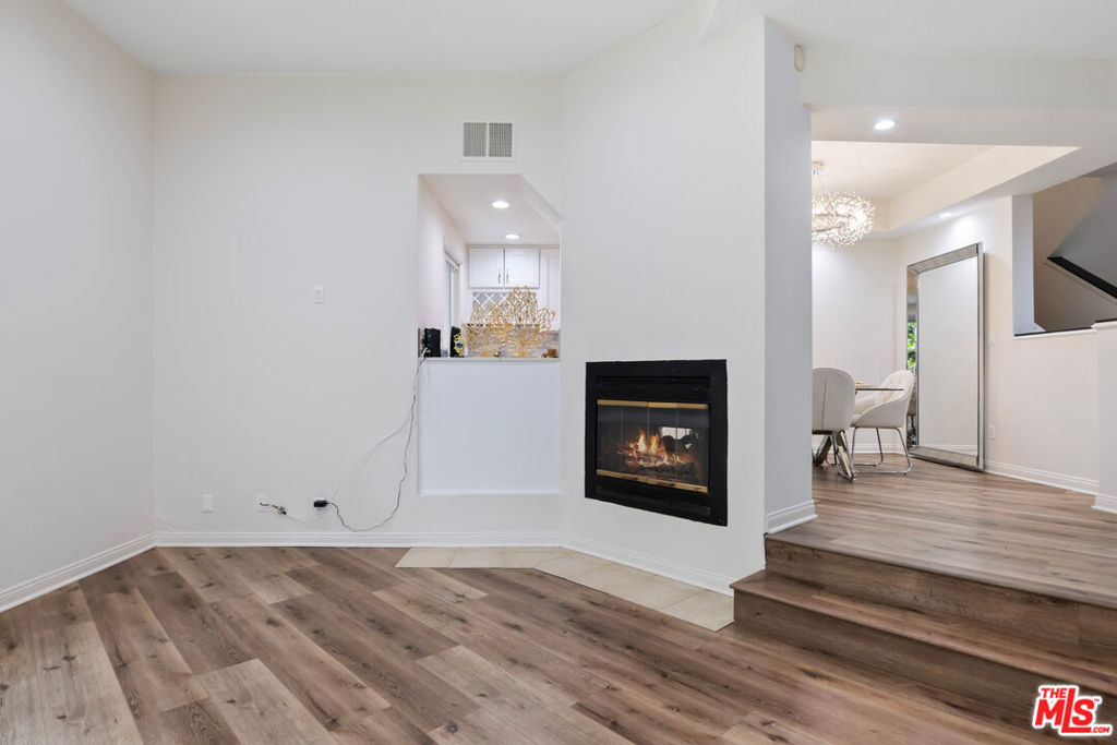 Properties 2 18730 Hatteras Street 25