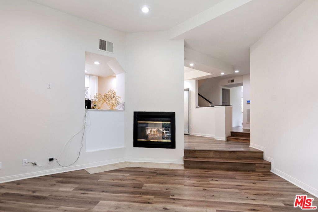 Properties 3 18730 Hatteras Street 25