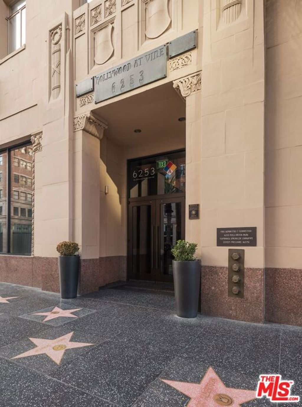 Photo of 6253 Hollywood Boulevard #402, Los Angeles, CA 90028 (MLS # 25607805)