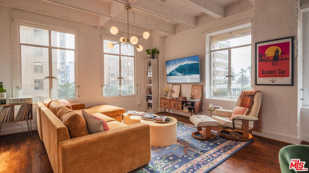 Photo of 6253 Hollywood Boulevard #402, Los Angeles, CA 90028 (MLS # 25607805)