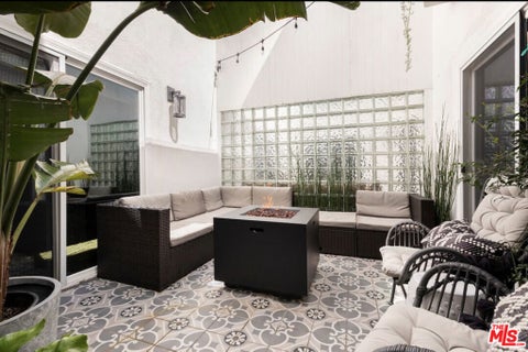 Photo of 1823 20th Street #102, Santa Monica, CA 90404 (MLS # 26992985)