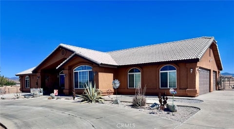 Photo of 13565 Farmington Street, Oak Hills, CA 92344 (MLS # HD26152116)