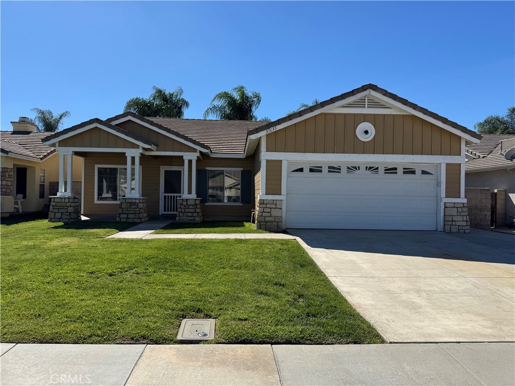 Beautiful single-story home in the heart of French Valley. Features: 4 bedrooms with master bedroom boasting a large double sink, tub & separate shower stall, 2 bathrooms, 1838 square feet of living space on 7405 square feet lot, living room with high ceiling, family room with gas fireplace, kitchen with tile countertop and island, direct access 2-car garage, separate laundry room, patio, large backyard...
Conveniently located in the award-winning Temecula Unified School district, easy access to I-15 & I-215, close to shopping center, park...