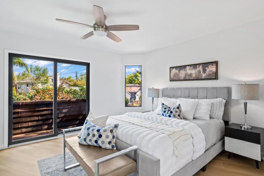 1689 Meadowlark Lane