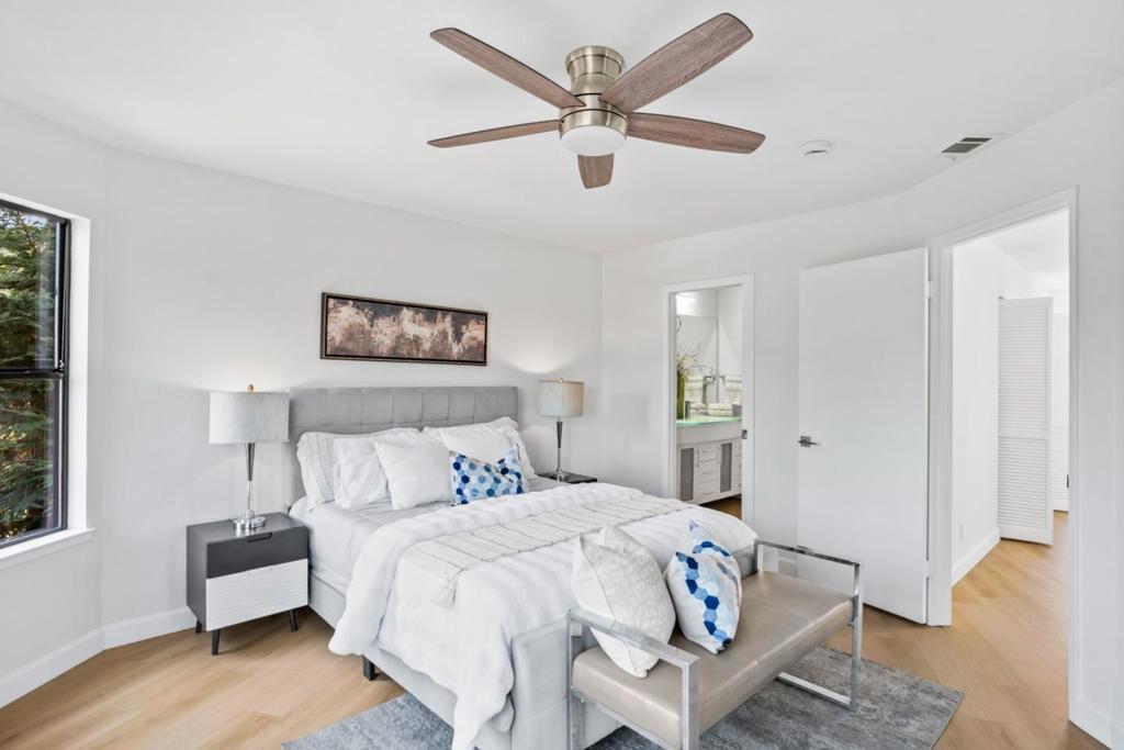 1689 Meadowlark Lane