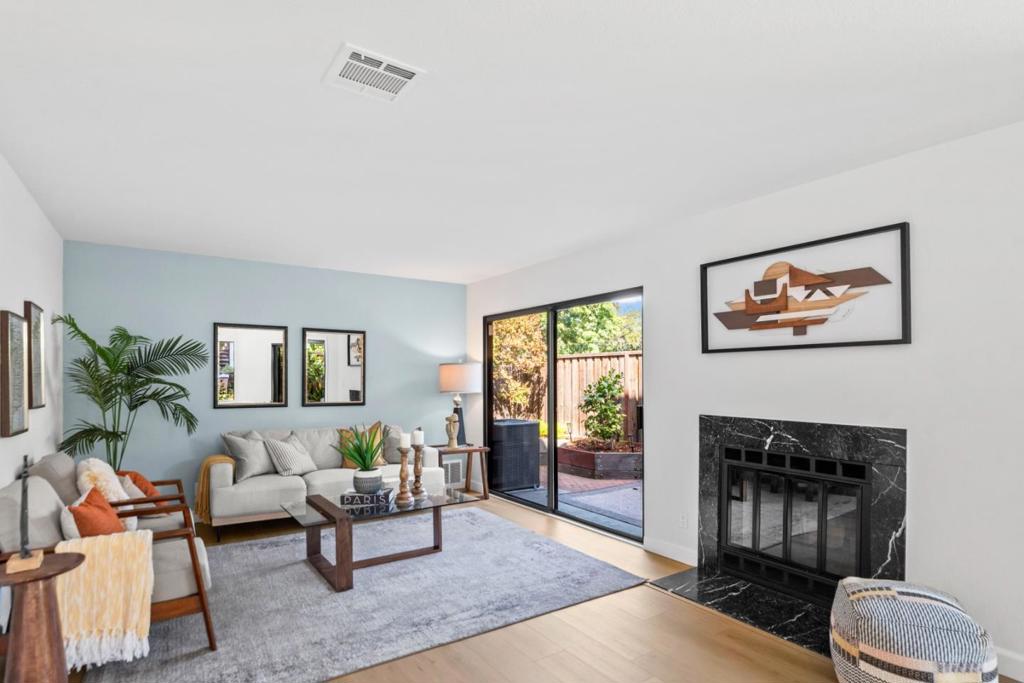 1689 Meadowlark Lane