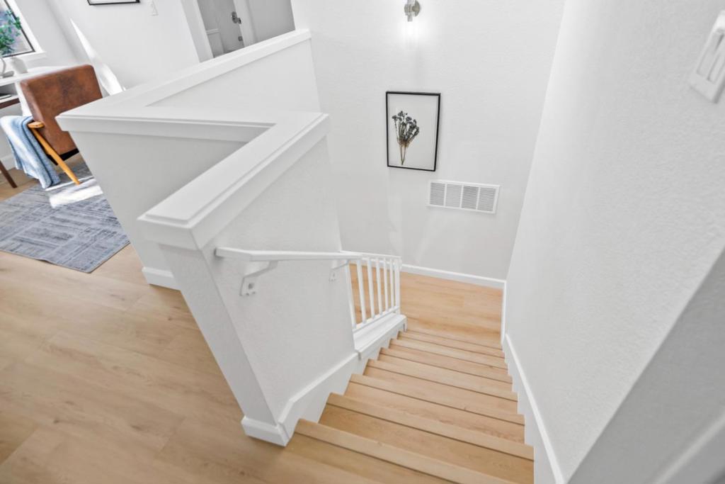 1689 Meadowlark Lane