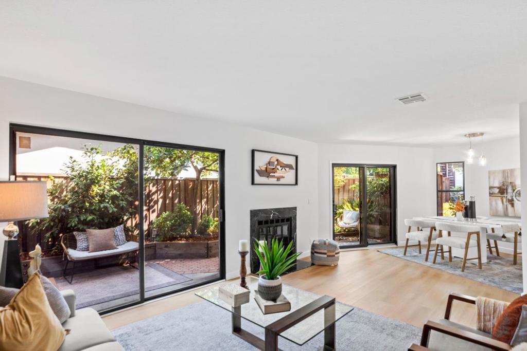 1689 Meadowlark Lane