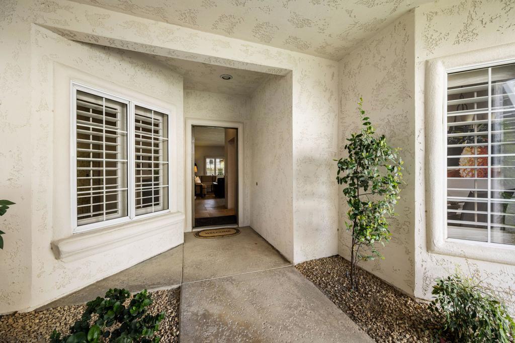 618 Vista Lago Circle N