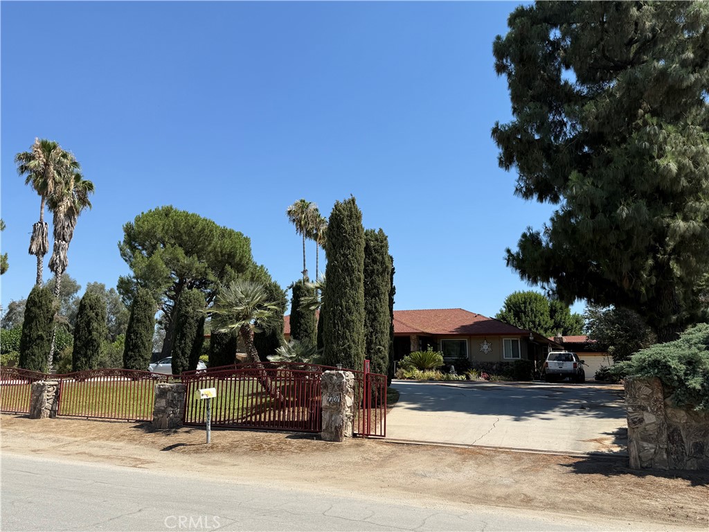 7701 Reynolds