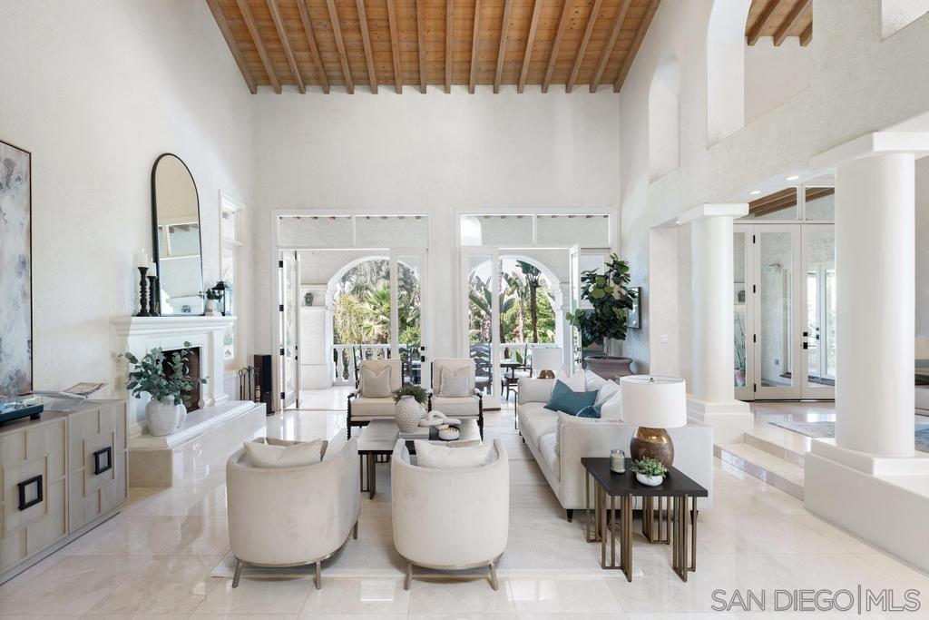 3247 Cerros Redondos