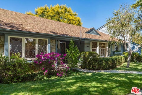 Photo of 9801 Hillgreen Place, Beverly Hills, CA 90212 (MLS # 26998703)