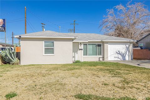 Photo of 937 W Norberry St, Lancaster, CA 93534 (MLS # SR26032871)