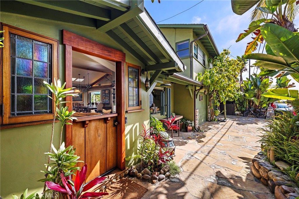 Photo of 773 Saint Ann's Dr, Laguna Beach, CA 92651 (MLS # LG25248879)