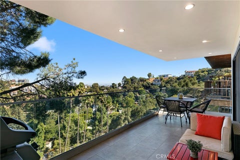 Photo of 8960 Crescent Drive, Los Angeles, CA 90046 (MLS # SR26147812)