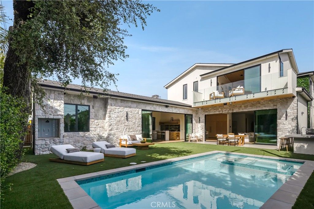 Photo of 4319 Kraft Avenue, Studio City, CA 91604 (MLS # SR26072237)