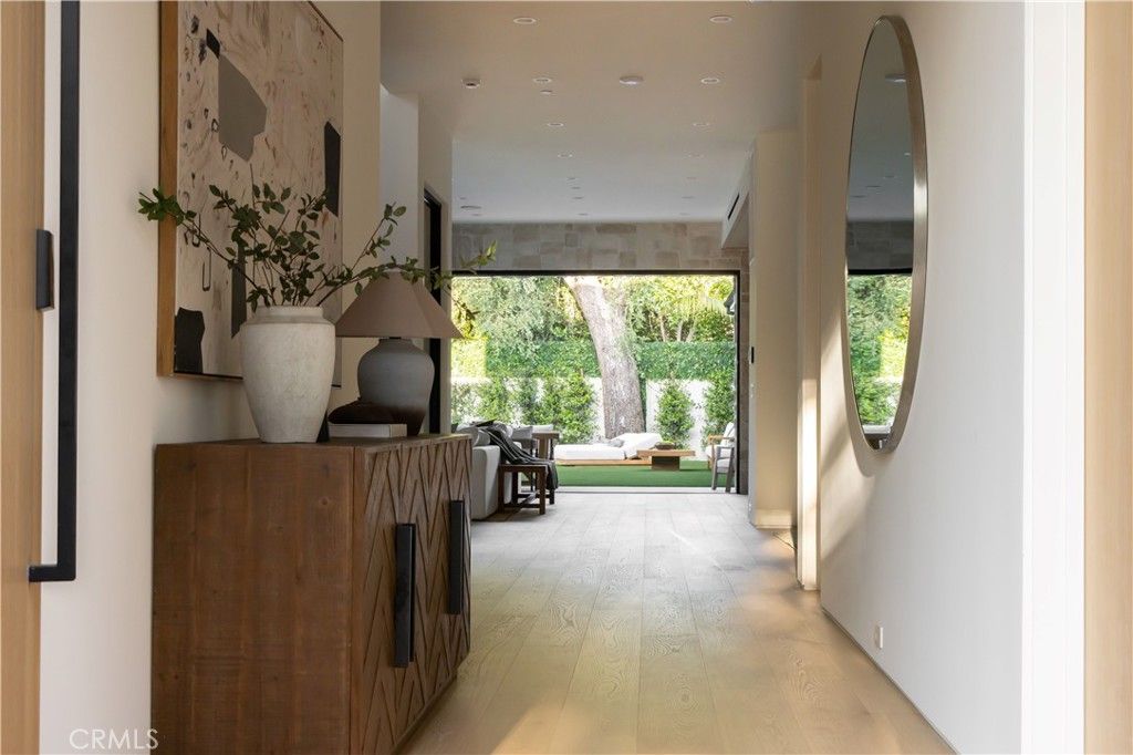 Photo of 4319 Kraft Avenue, Studio City, CA 91604 (MLS # SR26072237)