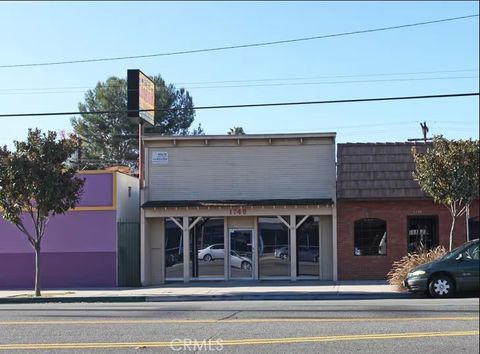 Photo of 1746 Victory Boulevard, Glendale, CA 91201 (MLS # SR25175997)